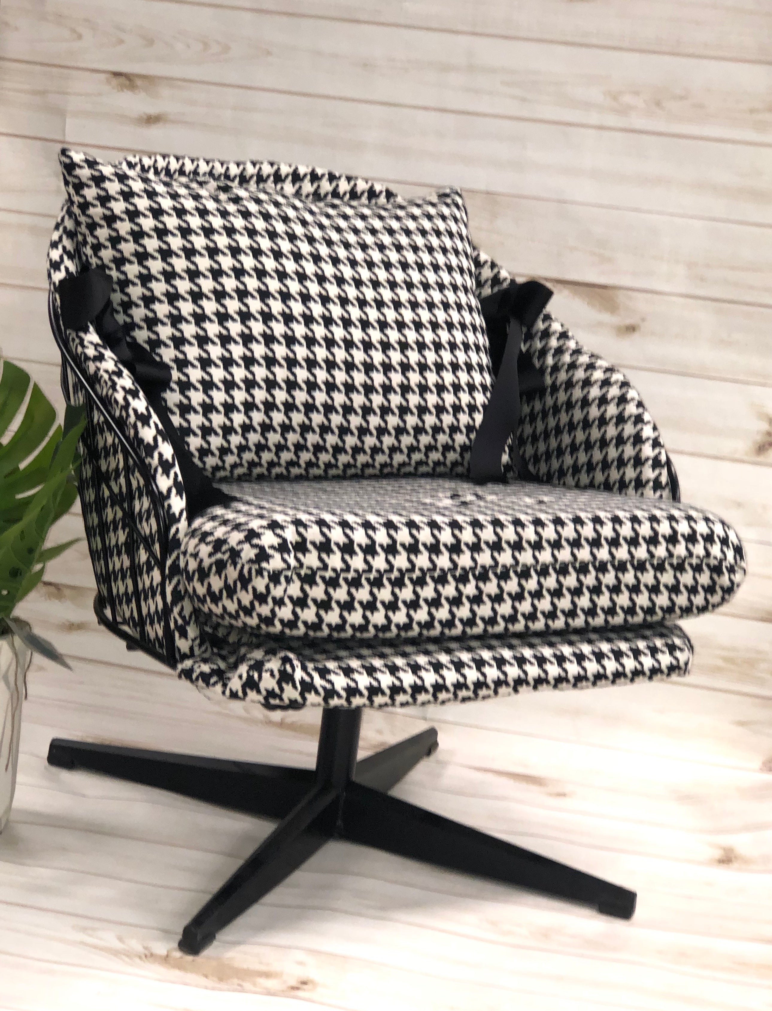 Retro Chair & Ottoman - 2pc. Houndstooth